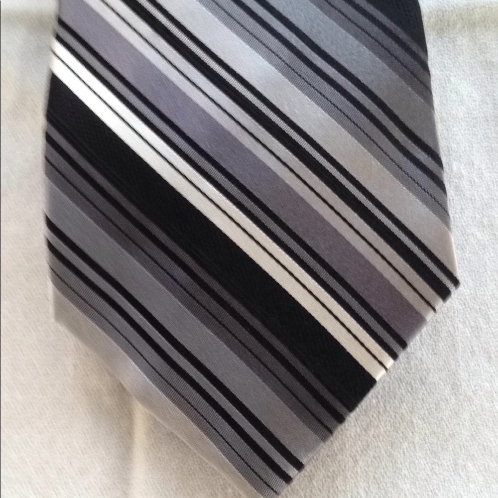 Michael Kors silk tie in black/grey stripe s